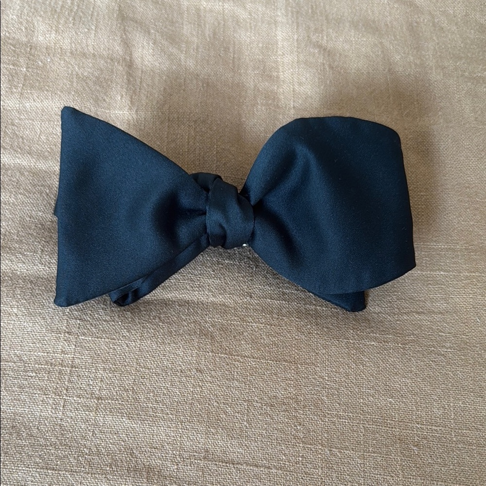 Elegant Black Bow Tie